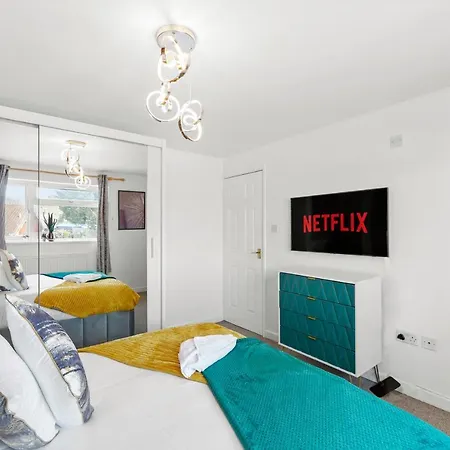 Designer House In - Hot Tub - Sleeps 10 Apartment *