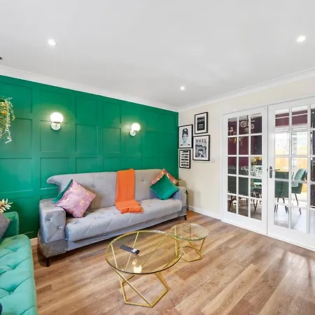 Designer House In - Hot Tub - Sleeps 10 Apartment