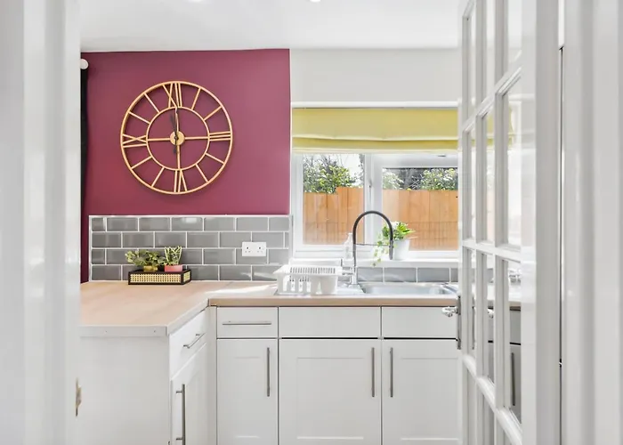 Designer House In - Hot Tub - Sleeps 10 公寓 *