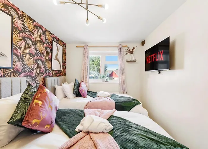 Designer House In - Hot Tub - Sleeps 10 Bristol