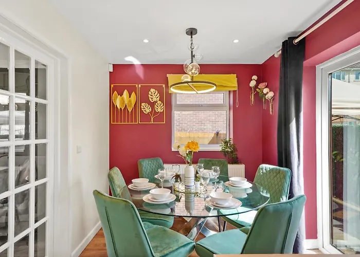 Designer House In - Hot Tub - Sleeps 10