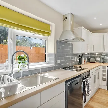 Designer House In - Hot Tub - Sleeps 10