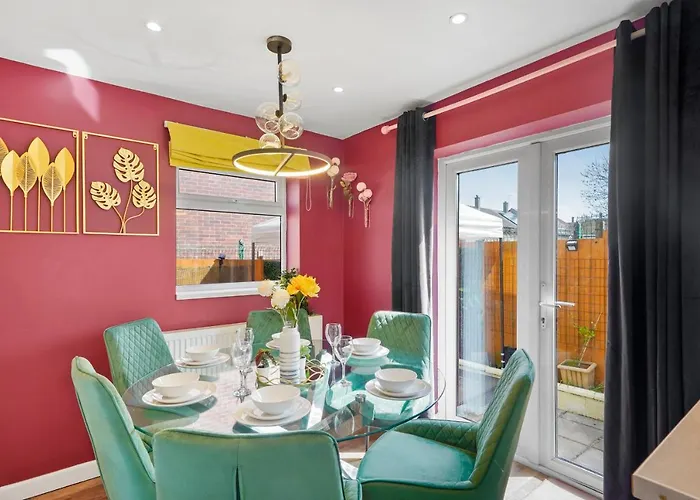 Designer House In - Hot Tub - Sleeps 10 דירה *