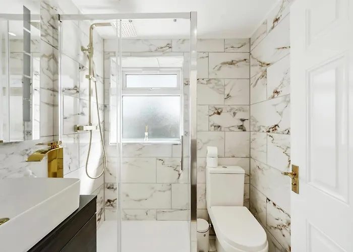 Designer House In - Hot Tub - Sleeps 10 Apartment Bristol