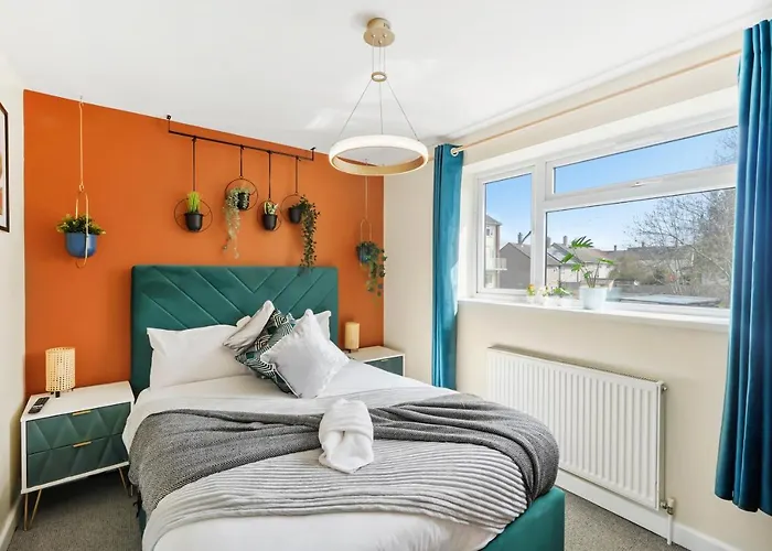 Designer House In - Hot Tub - Sleeps 10 Apartment Bristol