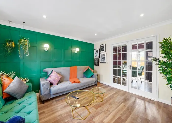 Designer House In - Hot Tub - Sleeps 10 Apartment